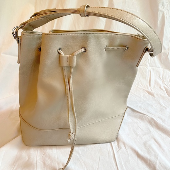 White Lightly Used Matt & Nat Purse - Picture 5 of 5